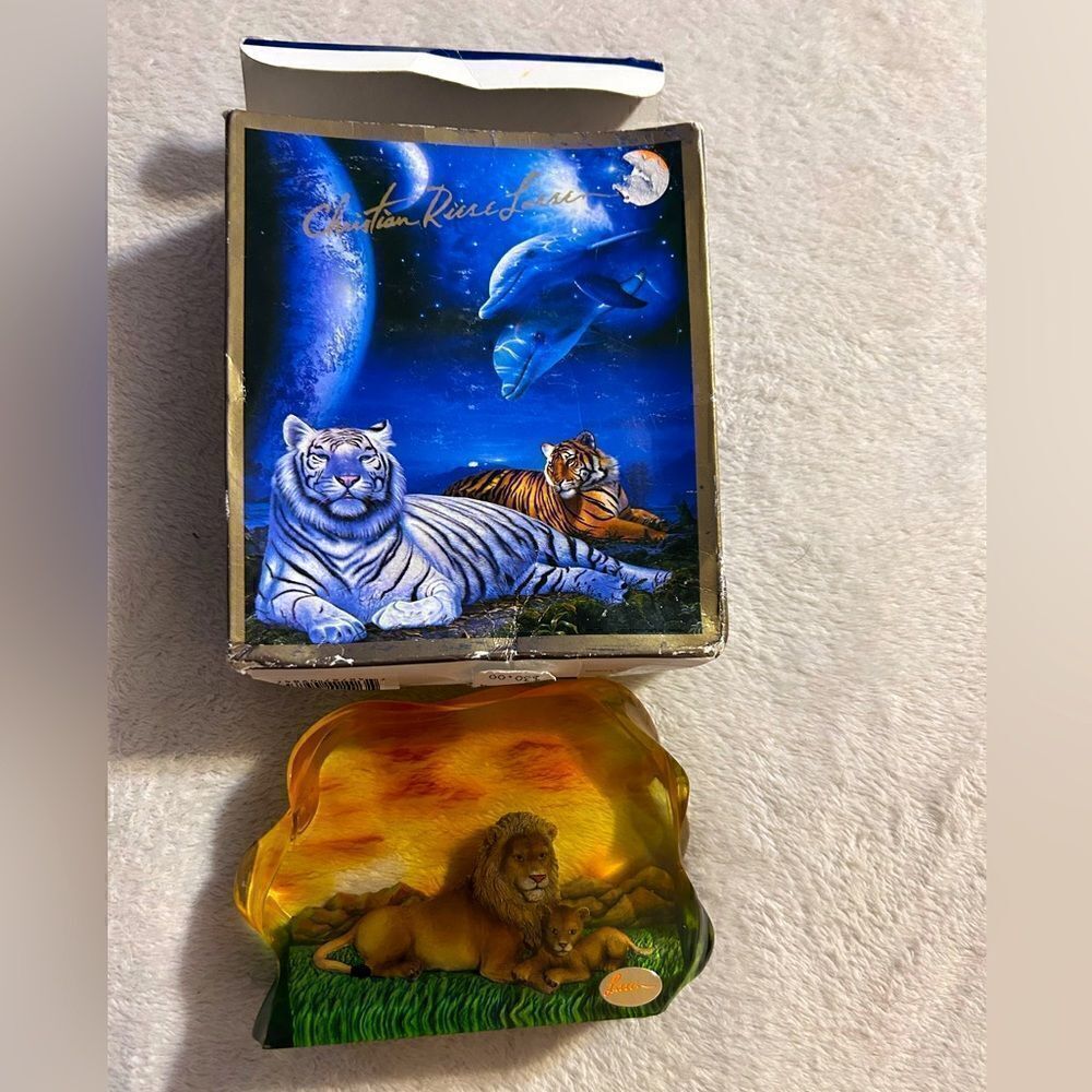 Vintage 1993 NWT the art of christian Lassen 3D resin lion and lion cub piece